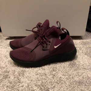 Nike Lunarcharge shoes